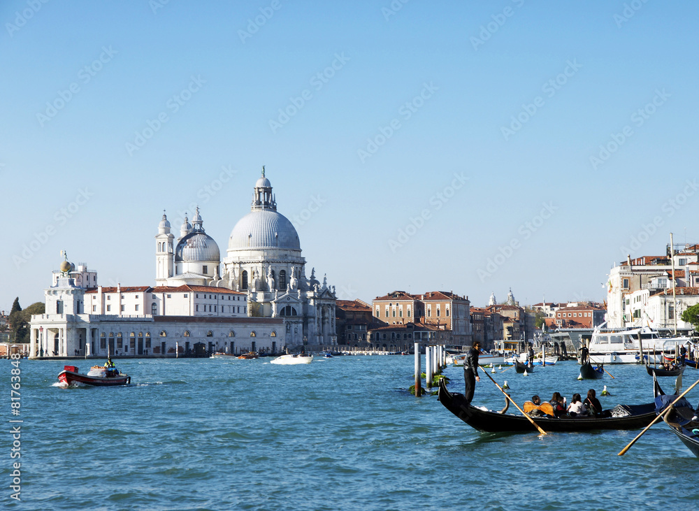 Venedig, Canal Grande mit Santa Maria della Salute und Gondeln
