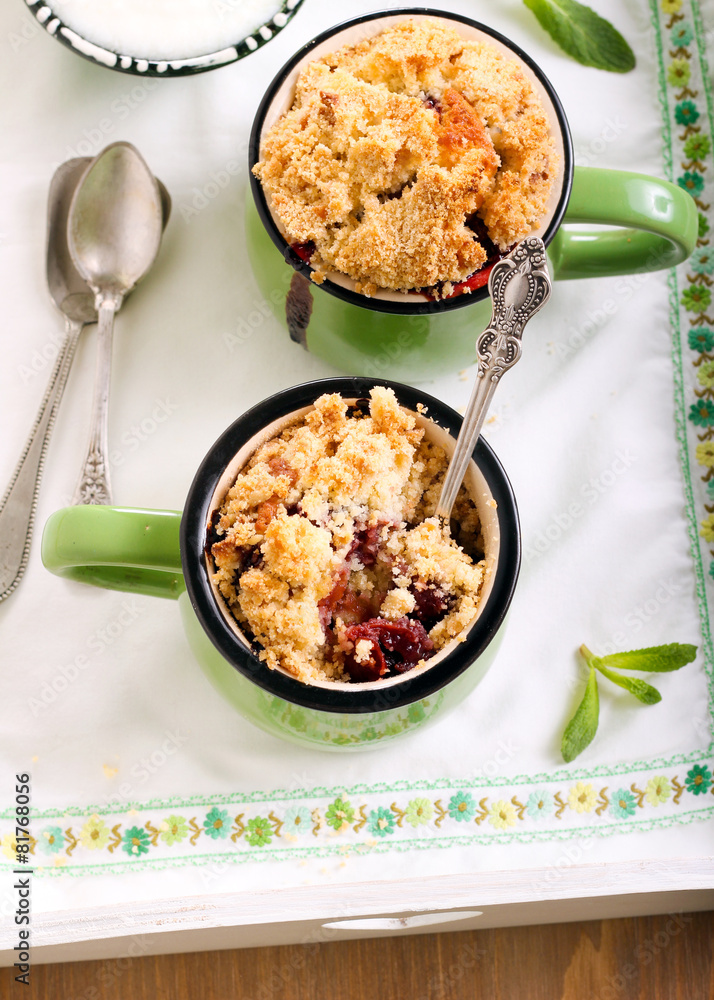 Fruit crumble topping cupcakes Fruit crumble topping cupcakes