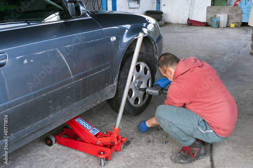 Tires repairer and lift jacks