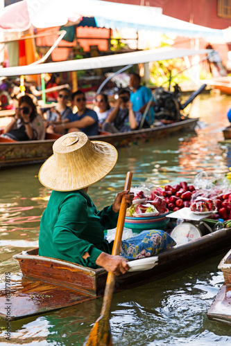 Traditional floating market in Damnoen Saduak near Bangkok. © preto_perola