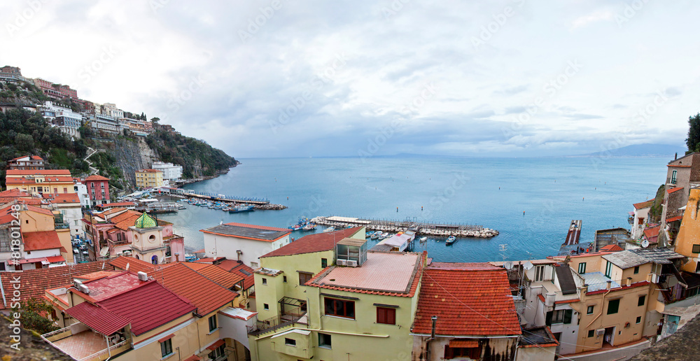Obraz premium Panoramic view of small harbour in Sorrento city, Italy
