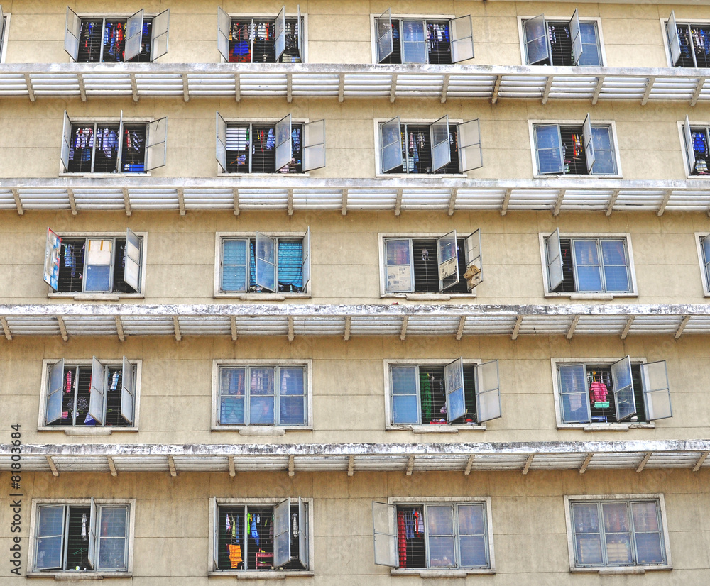 Obraz premium Poor house windows