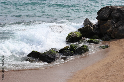 Камни на пляже у моря © romti