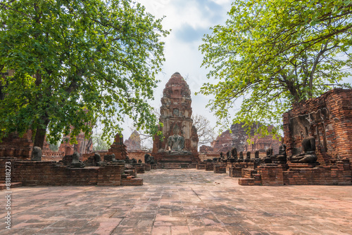 Wat mahathat ,Ayutthaya ,Thailand © Yothin