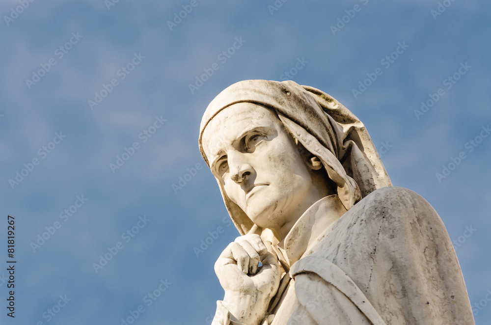 statue of Dante Alighieri, piazza dei Signori, Verona, Italy statue of Dante Alighieri, piazza dei Signori, Verona, Italy