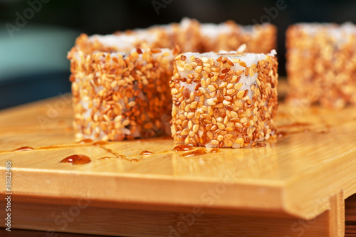 sesame sushi rolls