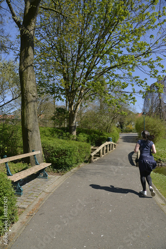 Marche rapide au parc Seny au sud de Bruxelles Capitale photo