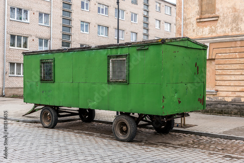 Canvas Print Old green trailer on a road