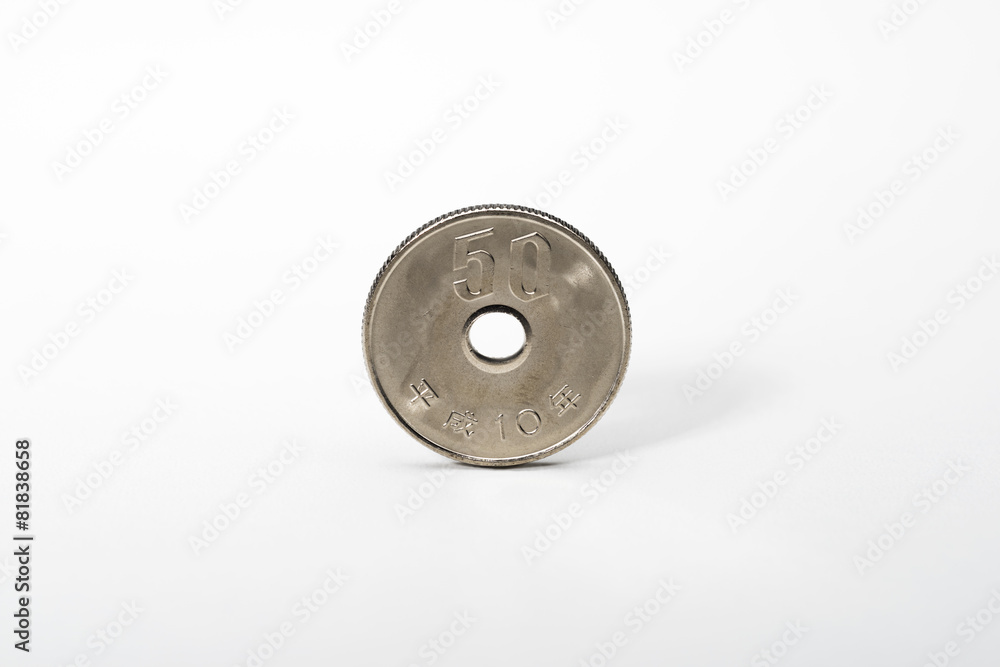 白背景に50円硬貨 白背景に50円硬貨