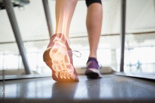 Highlighted foot bones of jogging woman © WavebreakMediaMicro