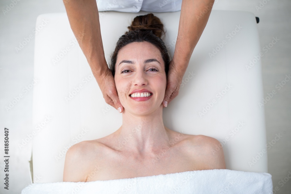 Obraz premium Physiotherapist doing neck massage