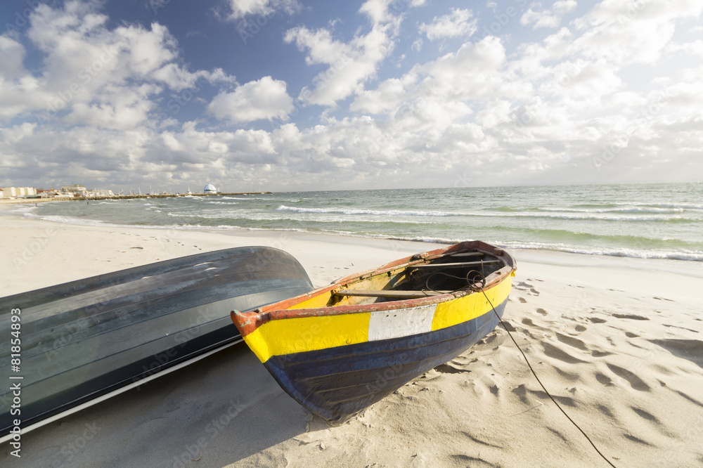 drewniane łodzie na plaży Stock Photo | Adobe Stock