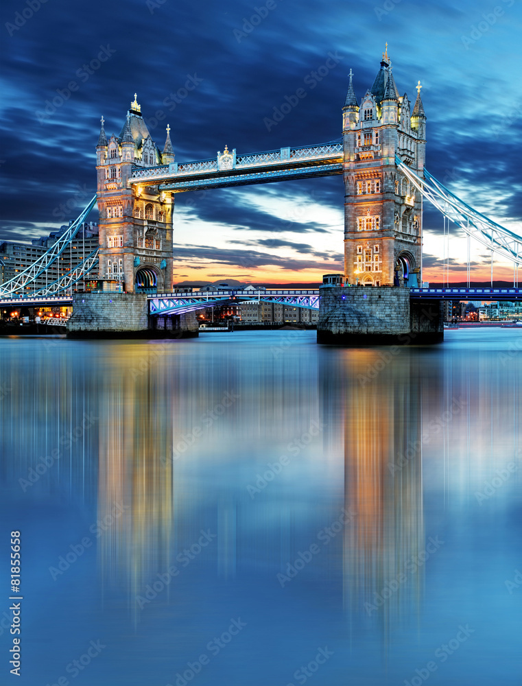 Tower Bridge in London, UK, by night - obrazy, fototapety, plakaty 