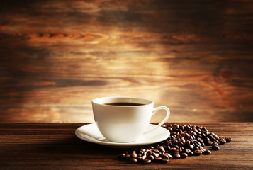 Leinwandbilder Kaffee Bar Kaffee und Bohnen auf Holzbrett  © Africa Studio