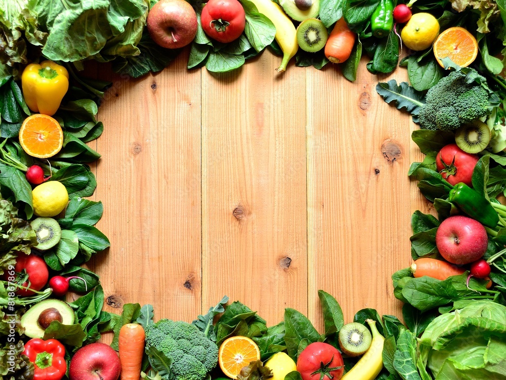 緑黄色野菜とフルーツ フレーム 木材背景 Stock Photo Adobe Stock