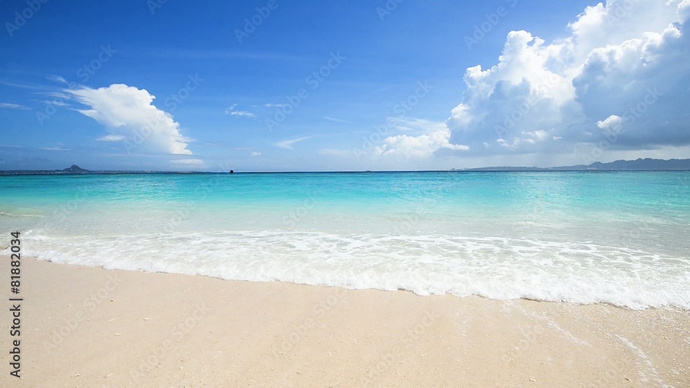 美しい沖縄のビーチと夏空 美しい沖縄のビーチと夏空