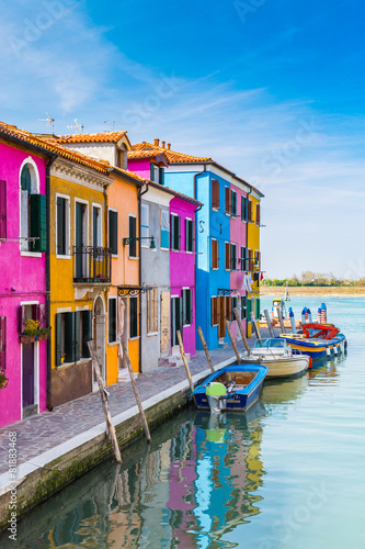 Canvas Print Painted houses of Burano, in the Venetian Lagoon, Italy.