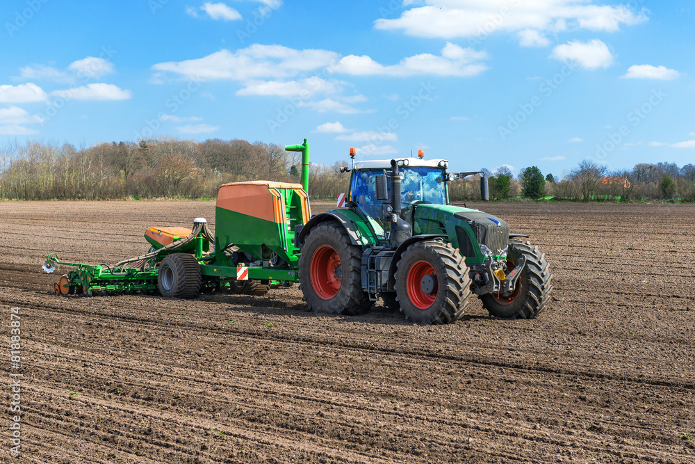 XXX - Traktor mit Einzelkornsämaschine und Düngung - 9693 XXX - Traktor mit Einzelkornsämaschine und Düngung - 9693