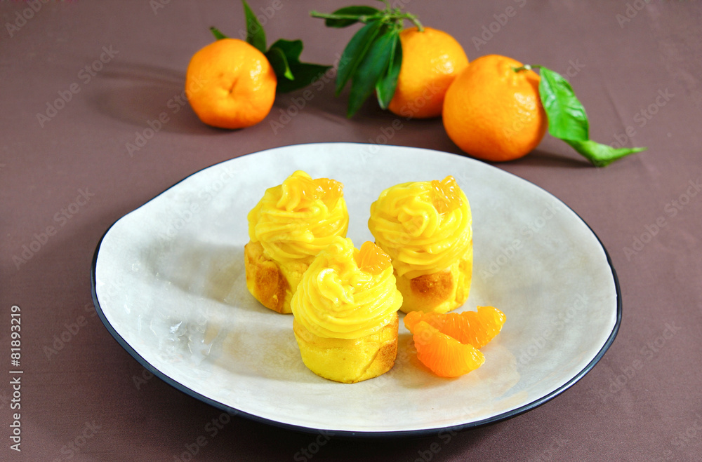 cupcakes with tangerine cream with fresh tangerine cupcakes with tangerine cream with fresh tangerine