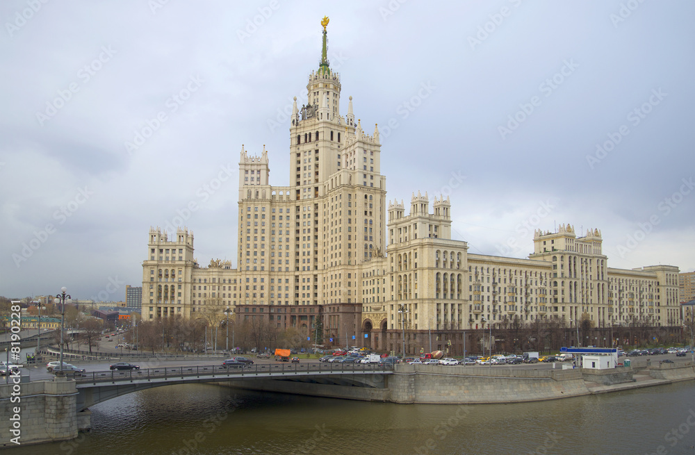 Сталинский высотный дом на Котельнической набережной. Москва