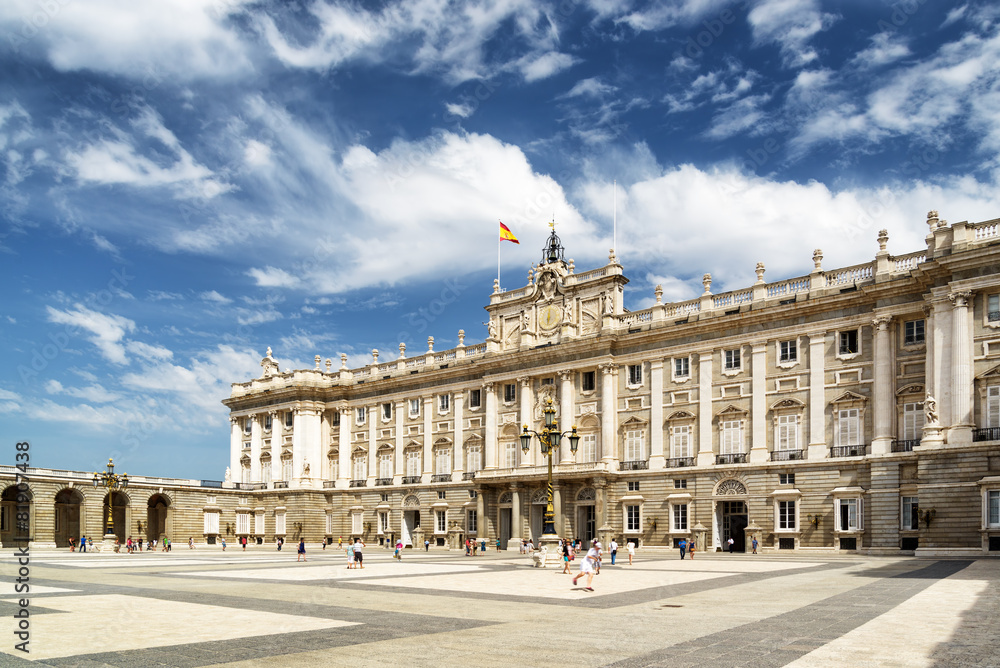 Obraz premium View of the Plaza de la Armeria and the south facade of the Roya