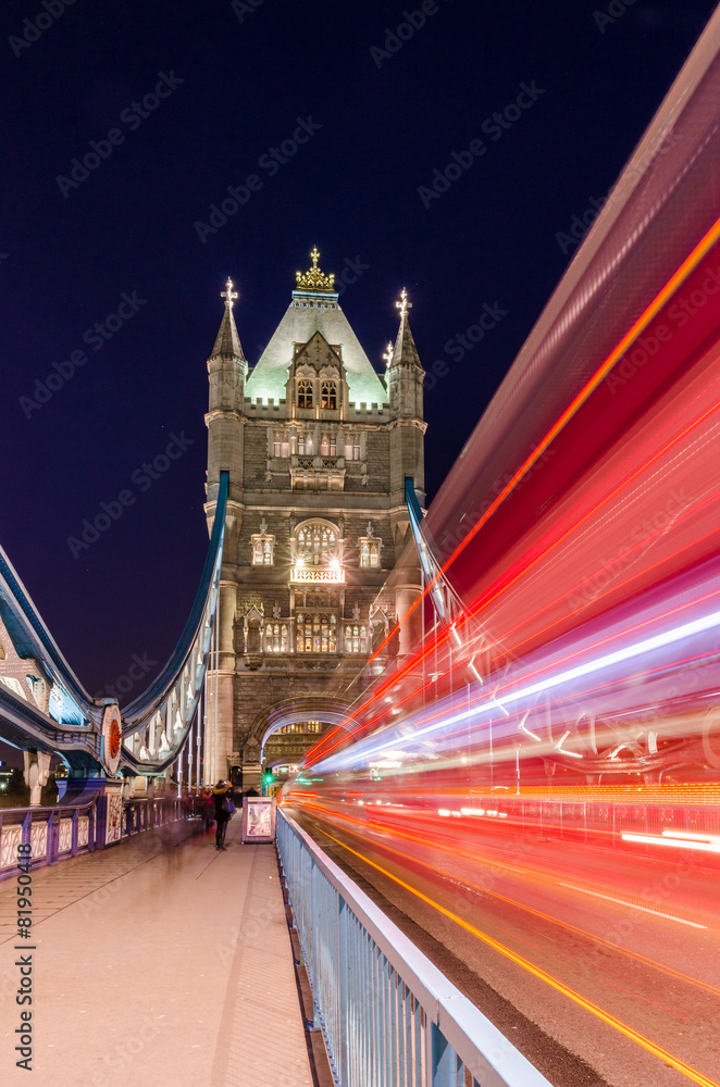 Obraz premium Tower Bridge light trails