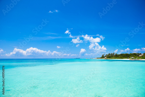 Fototapeta Naklejka Na Ścianę i Meble -  Perfect white beach with turquoise water at ideal island