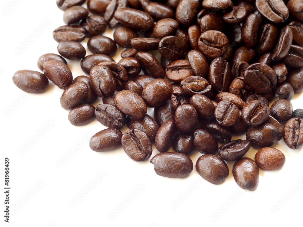 Fototapeta premium Brown coffee beans isolated on white background