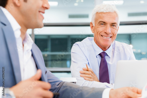 Wallpaper Mural Working together effectively Torontodigital.ca