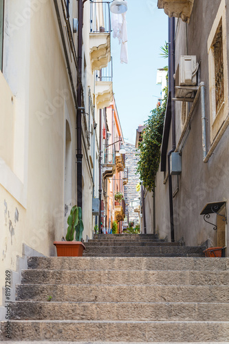 Fototapeta Naklejka Na Ścianę i Meble -  alley via Ciraulo in Catania city, Sicily