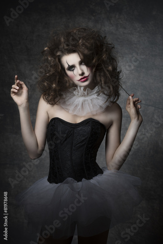 girl with gothic clown make-up