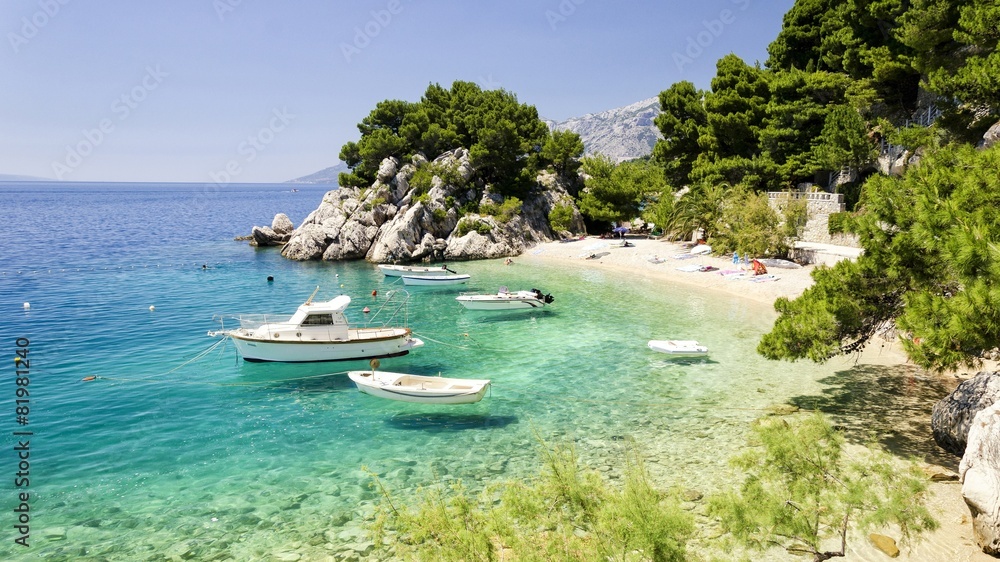 beach in Brela to Makarska Riviera, Dalmatia, Croatia - obrazy, fototapety, plakaty 