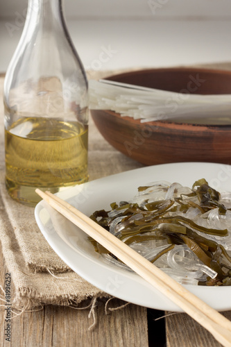 Glass noodles with laminaria