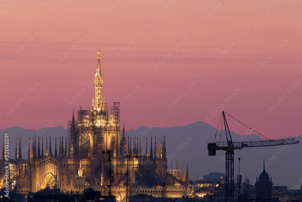 Tramonto rosa dul Duomo di Milano