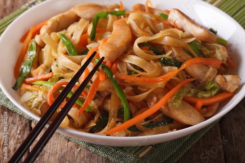 Chinese Food: Chow mein with chicken and vegetables close-up.