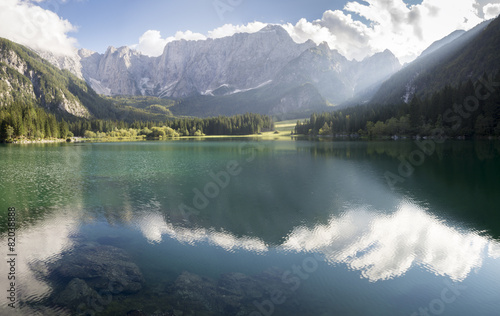  jezioro górskie w Alpach
