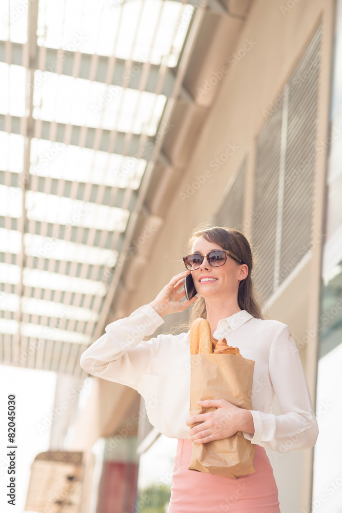 Fototapeta premium Business lady with paper bag