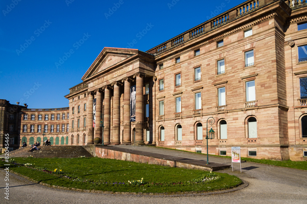 Schloß Wilhelmshöhe - Hauptgebäude mit Säulen