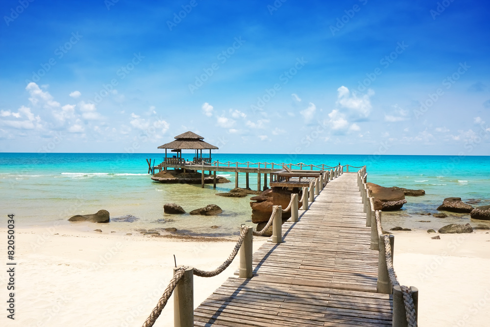 Fototapeta premium Sea with pier under blue cloudy sky