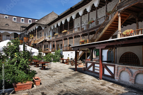 Obraz na płótnie Historic Manuc's Inn in Bucharest. Romania w salonie