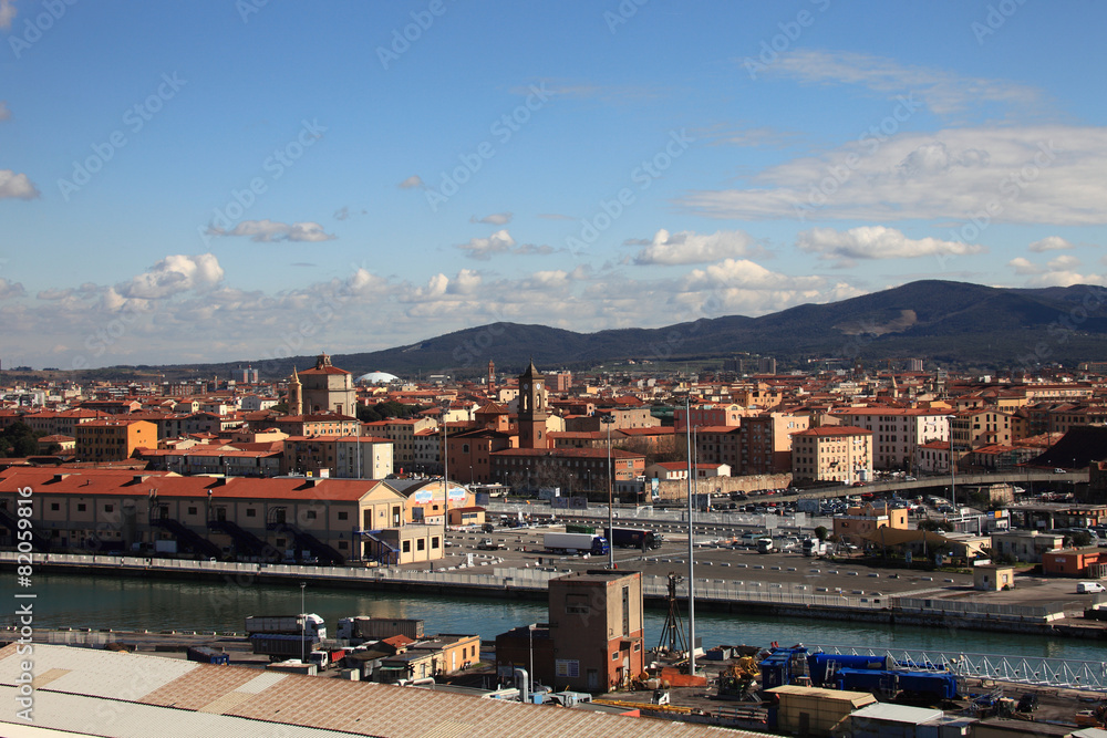 Toscana,Livorno,il porto commerciale.