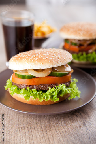 Hamburger mit Pommes Frites 