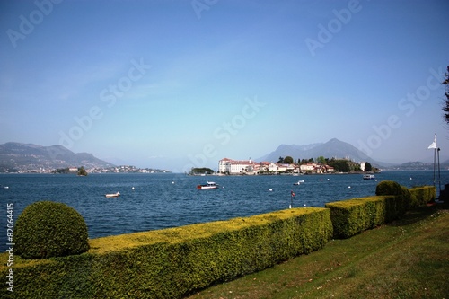 Blick zur Isola Bella am Lago Maggiore im Frühling photo