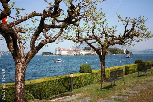 Blick zur Isola Bella am Lago Maggiore im Frühling photo