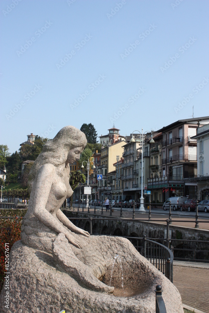 Es ist Frühling die Meerjungfrau von Stresa am Lago Maggiore