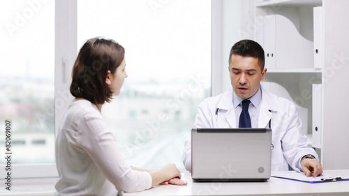 Wallpaper Mural doctor and young woman meeting at hospital Torontodigital.ca