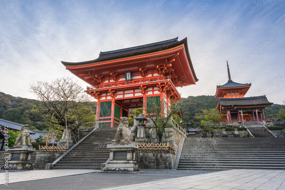 Fototapeta premium 京都 清水寺 仁王門