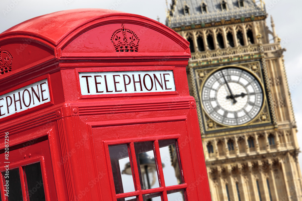 Obraz premium London red telephone box booth with westminster british houses of parliament building and Big Ben clock tower in the background photo