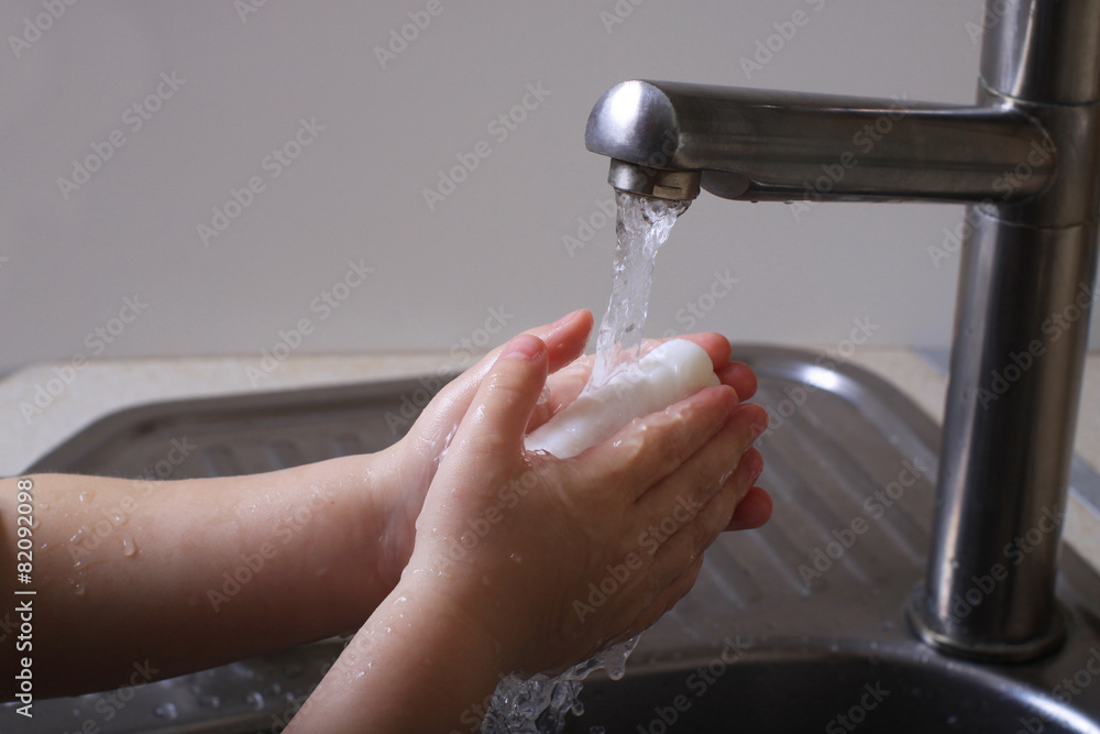 Fototapeta premium wash hands2