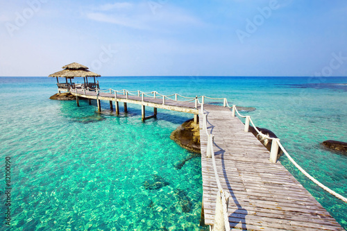 Fototapeta Naklejka Na Ścianę i Meble -  beautiful paradise tropical beach with turquoise transparent water